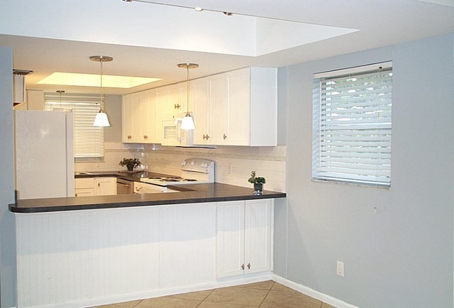 Building Photo - 490 Charlemagne Blvd