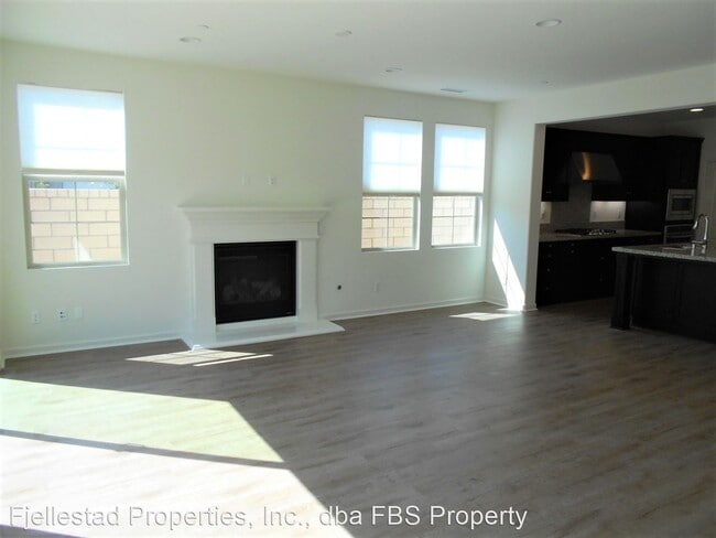 Building Photo - 4 br, 3.5 bath House - 13407 Red Oak Way
