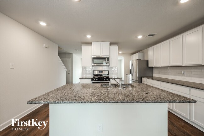 Building Photo - 6419 Kingsley Edge