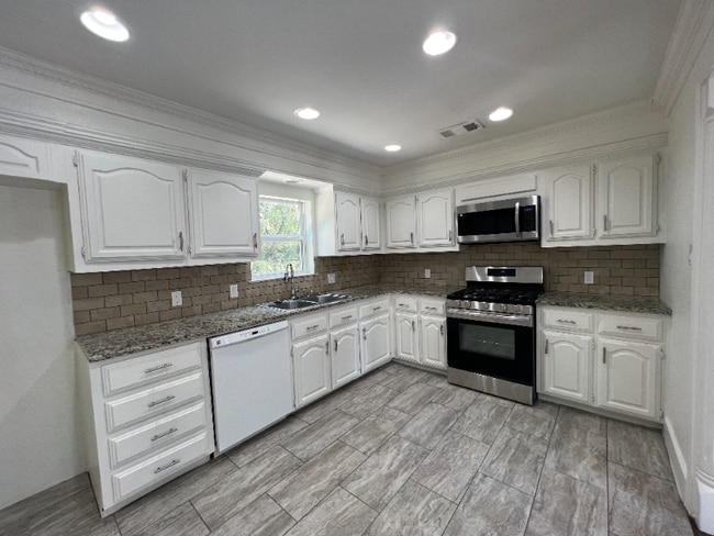Foto del edificio - 723 Cedar Hill Ave