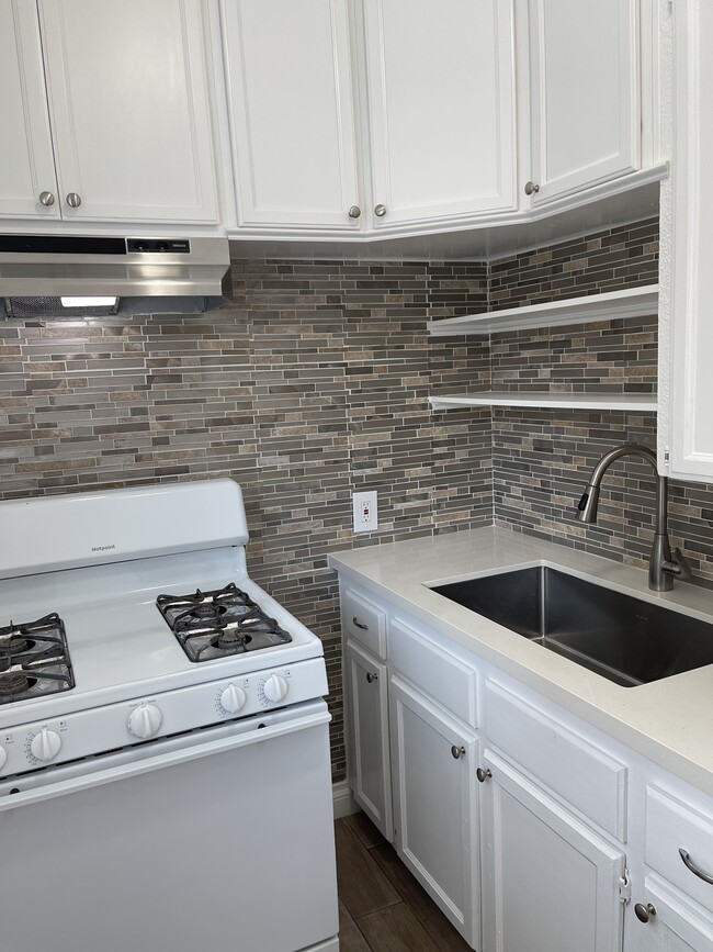 Kitchen - 2663 Zoe Ave