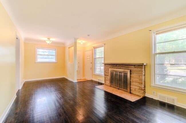 Building Photo - 20636 Woodcrest St
