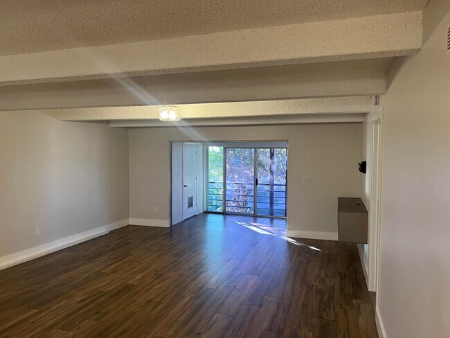 Building Photo - 10120 Boca Entrada Blvd