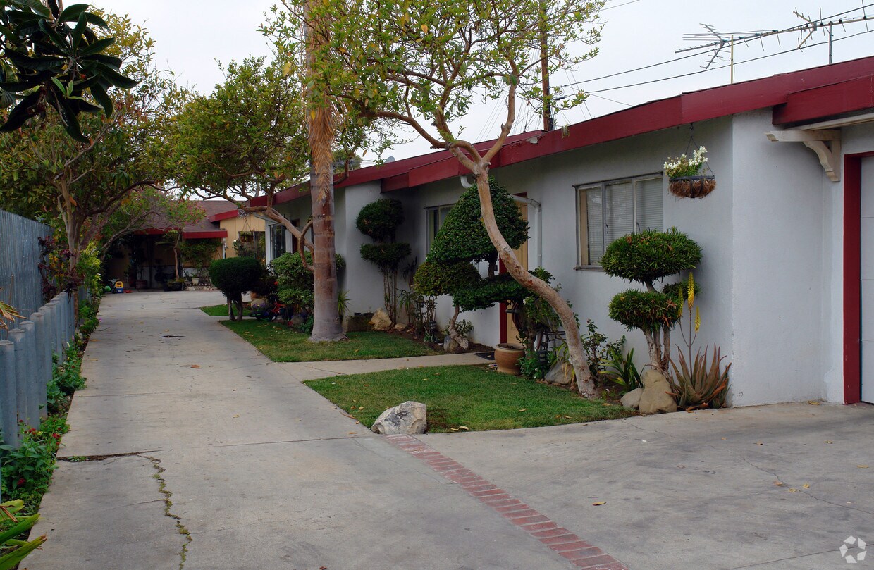 Building Photo - 10919 Freeman Ave