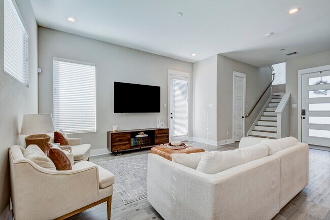 Foto del edificio - 1181 W Tidwell Rd