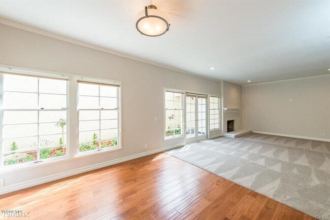 Building Photo - 3 br, 2.5 bath Condo - 2949 Winding Ln