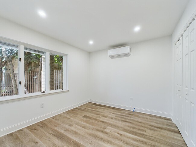 Foto del edificio - 678 Chestnut Pl
