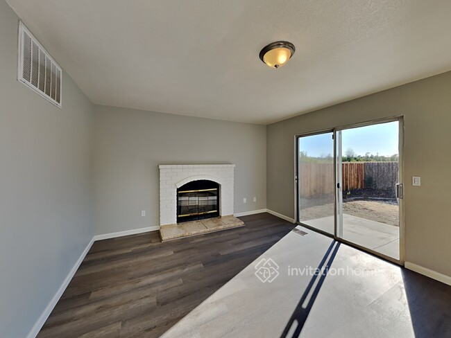 Building Photo - 1200 Silk Oak Dr