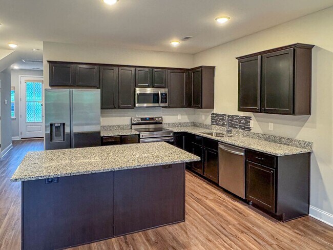 Foto del edificio - Knoxville 37918 - 3 bedroom, 2.5 bath home...