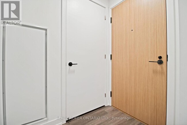 Building Photo - 35 Parliament St