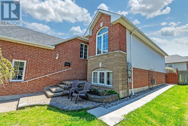 Building Photo - 54 Abernethy Crescent