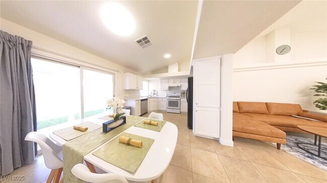 Foto del edificio - 7624 Glorietta Bay Ct