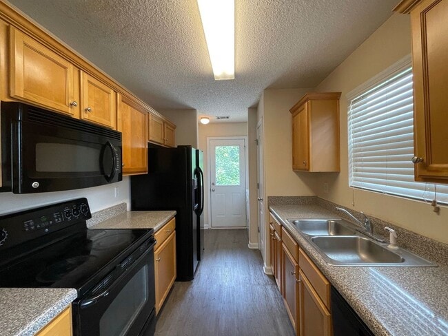 Building Photo - BRIDGEWATER HOME! PRE-LEASING FOR AUGUST 1 2026! 1/2 Off Deposit!