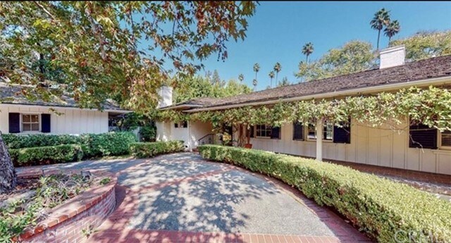 Building Photo - 2134 S Oak Knoll Ave