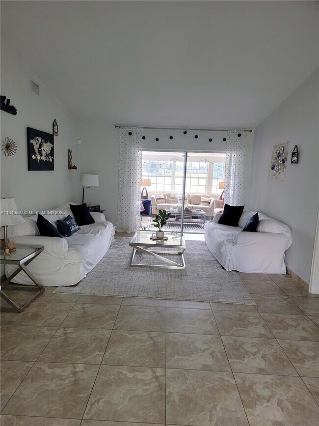 Foto del edificio - 11030 SW 163rd St