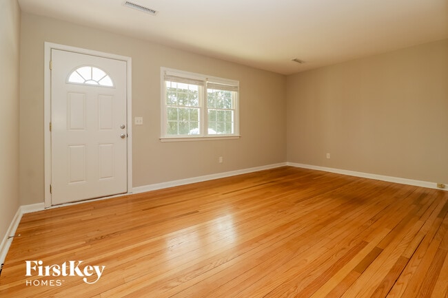 Building Photo - 1448 Manor Blvd