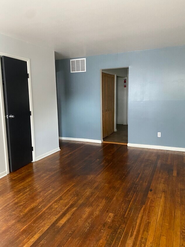 Front Door into Living Room - 345 S Curry Pike