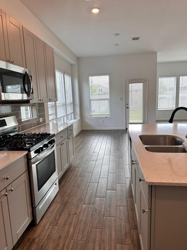 Building Photo - 15126 Nettleton Ml