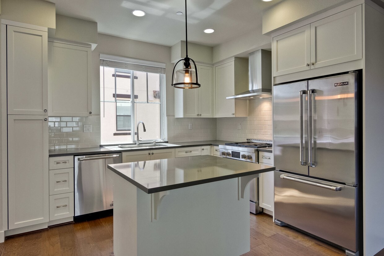 Foto principal - San Antonio Villa Apartment Townhomes