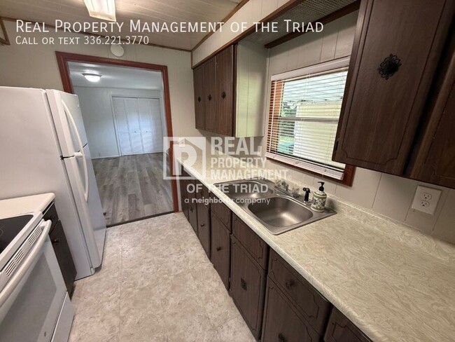 Building Photo - 102 Horseshoe Bend