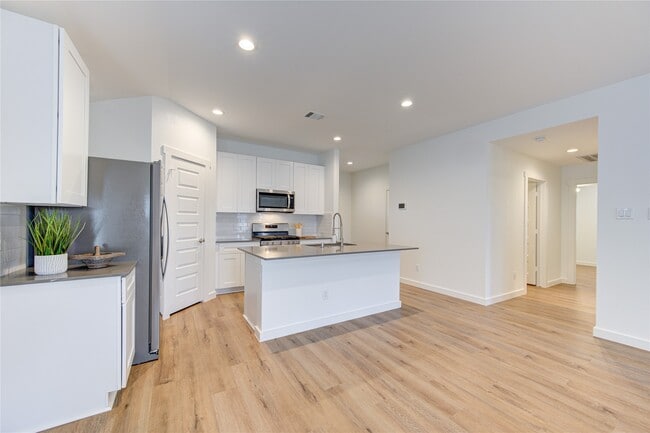 Building Photo - 29418 Emilys Rock Ln