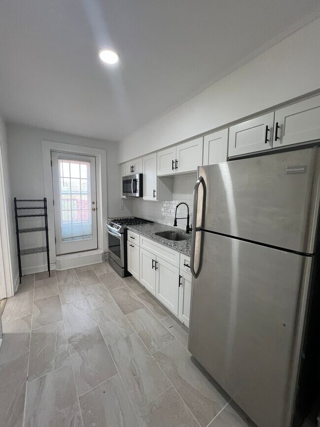 Foto del edificio - 4321 Sheldon Ave