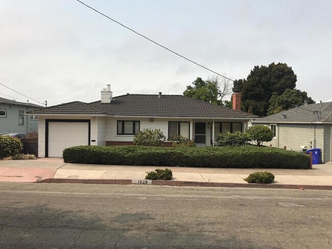 Building Photo - 3 bedroom in Richmond CA 94804
