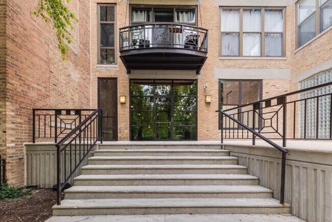 Building Photo - 1330 W Monroe St