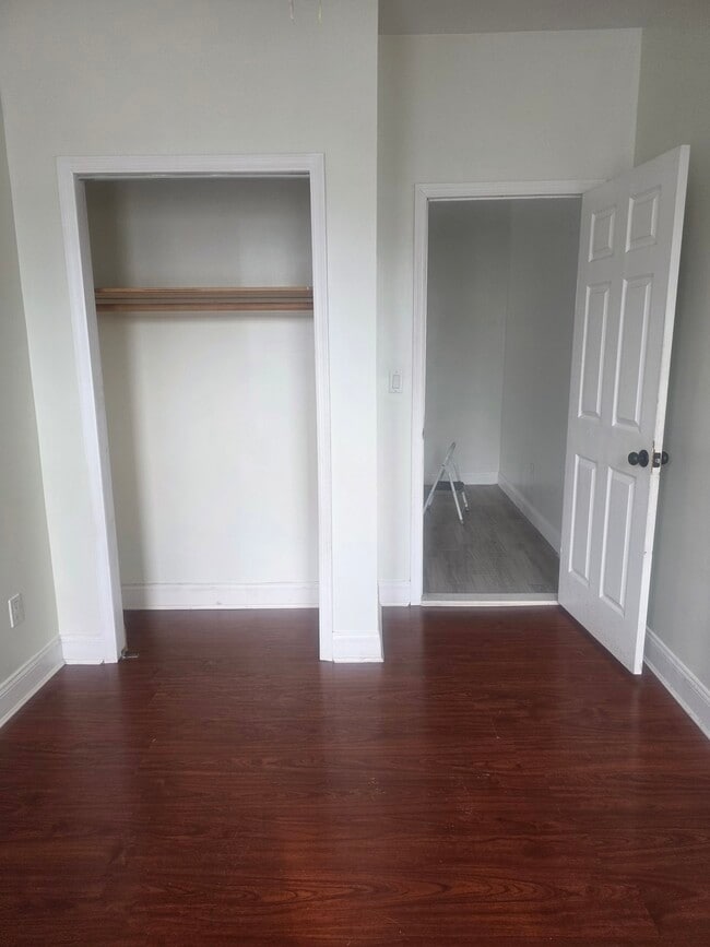 Building Photo - 355