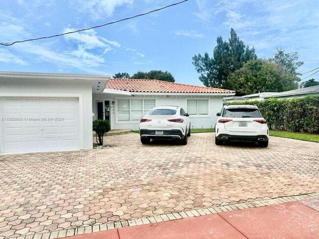 Building Photo - 455 S Shore Dr
