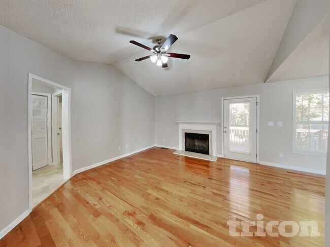 Building Photo - 121 Quiet Refuge Ln