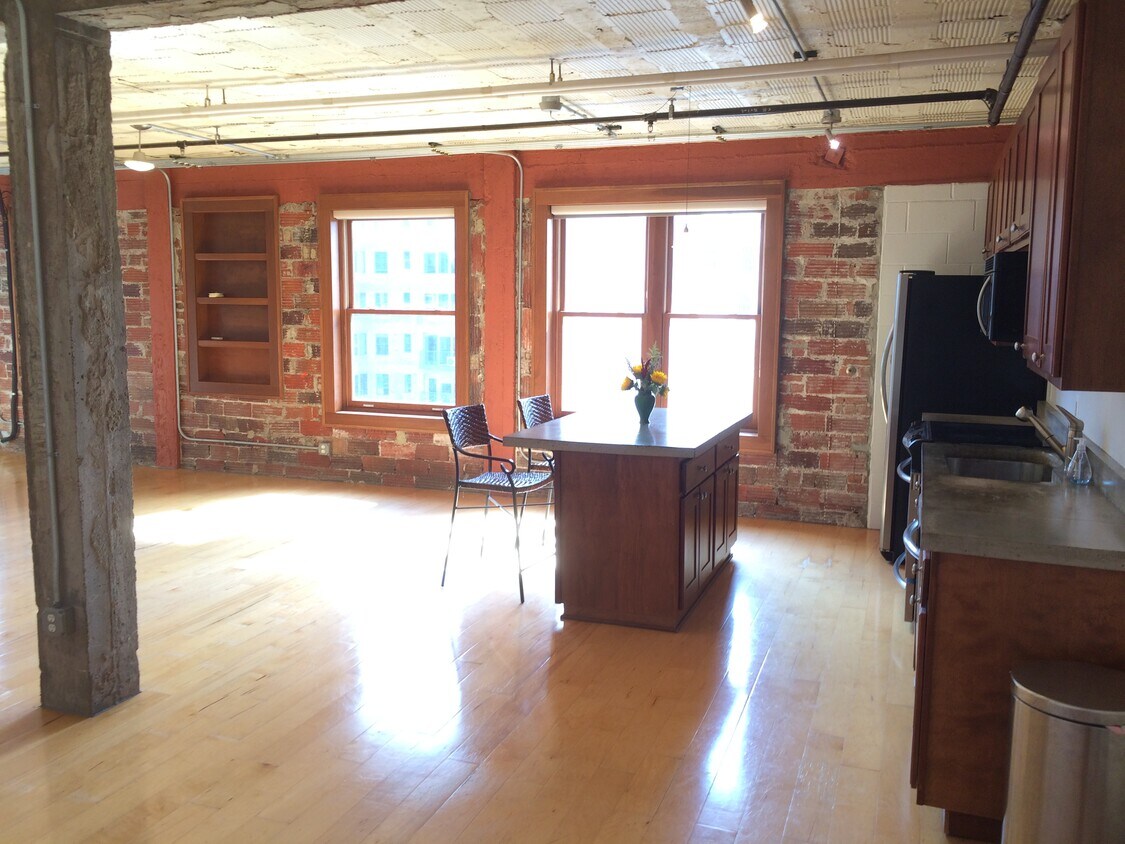 Primary Photo - 78 Watson St