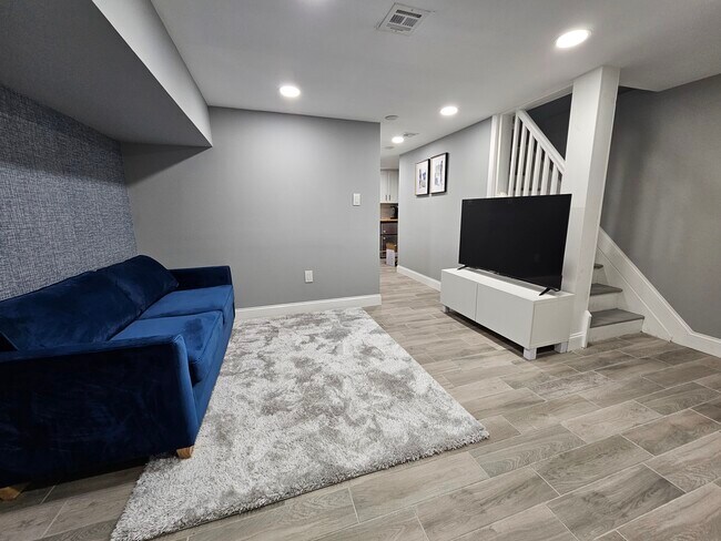 Foto del edificio - 544 E Milton Ave