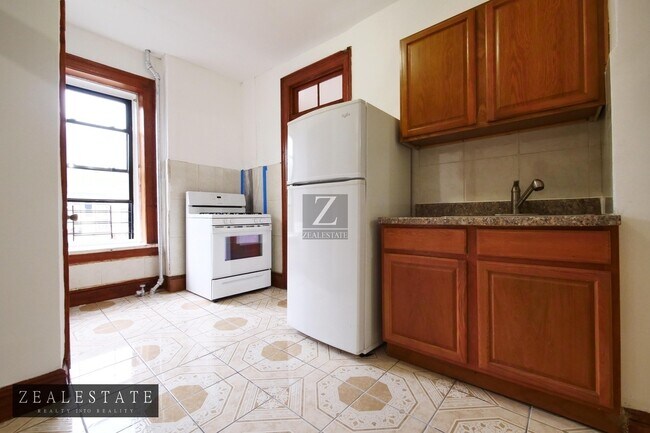 Building Photo - 204 Ellery St
