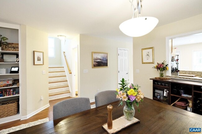 Building Photo - 206 Buttercup Ln