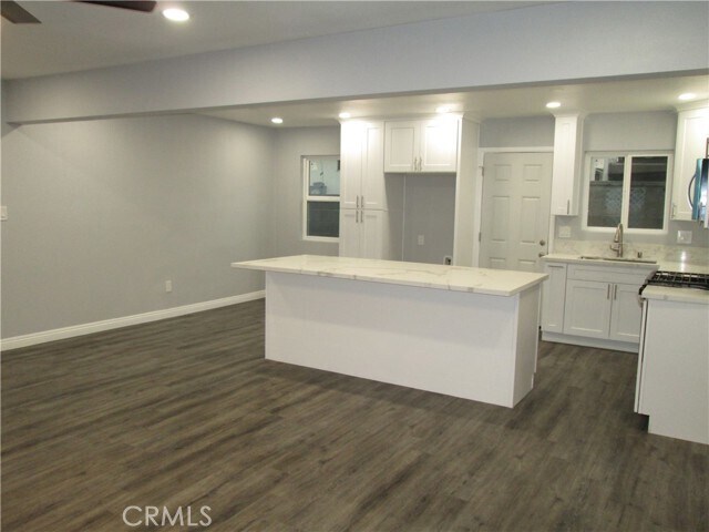 Building Photo - 852 N Davidson Ave