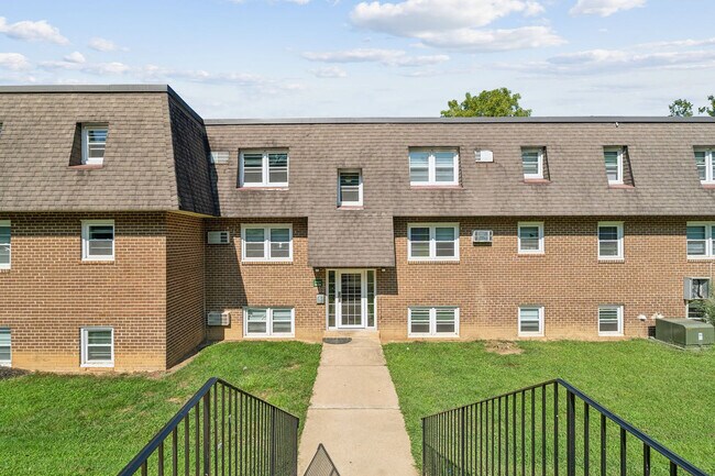 Building Photo - 1218 Wharton Dr