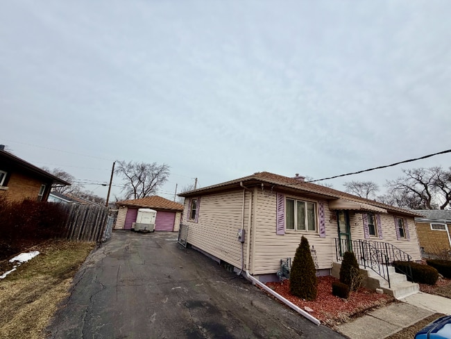 Building Photo - 3346 Bernice Rd