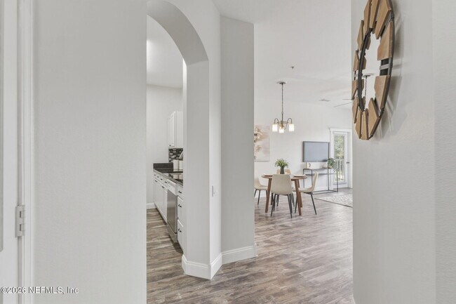 Building Photo - 7990 Baymeadows Rd