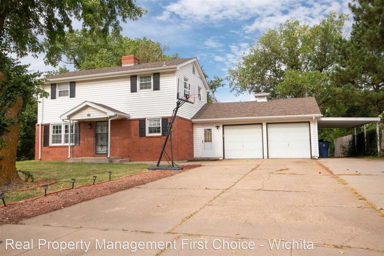 3 br, 2 bath House 2307 N Bluff Ave House Rental in Wichita, KS
