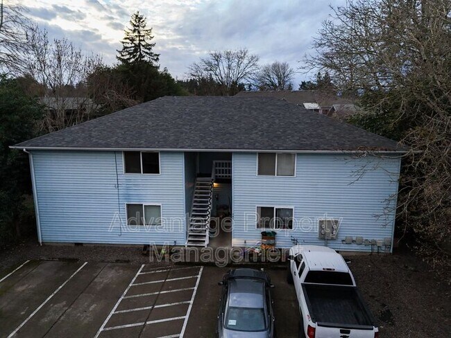 Foto del edificio - 240 S Monmouth Ave