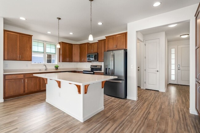 Building Photo - Beautiful Designed, Newer House, Unfurnish...