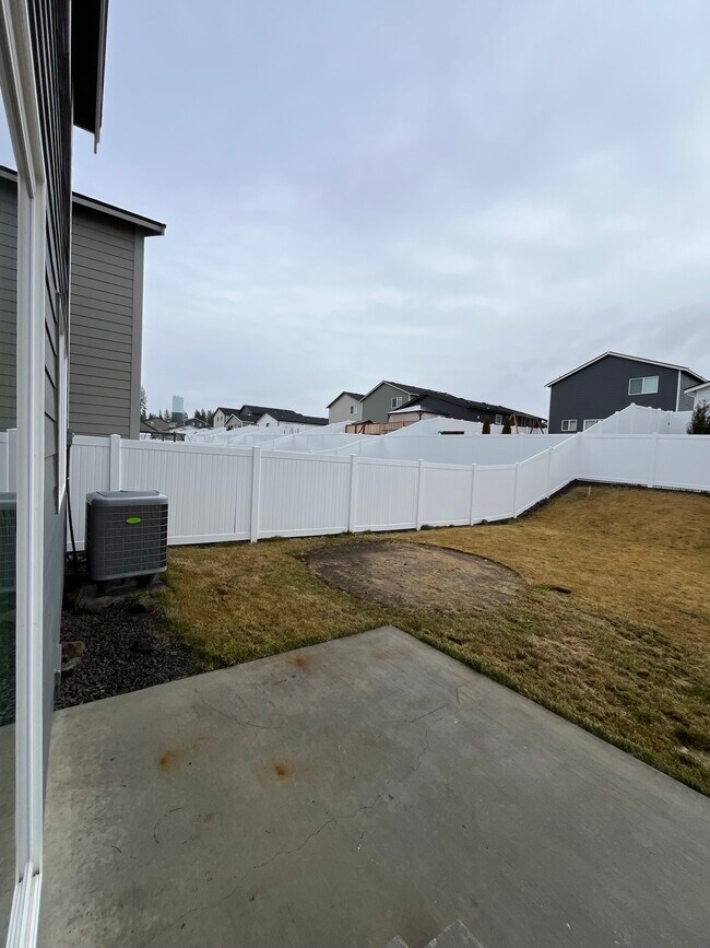 Building Photo - 4501 W Bedford Ave