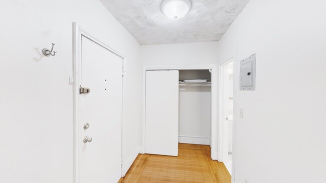 Building Photo - 205 Beacon St