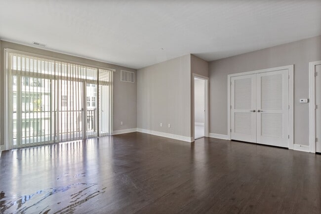 Interior Photo - Essex Chase
