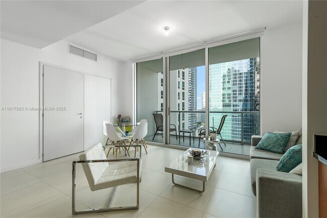 Foto del edificio - 300 S Biscayne Blvd