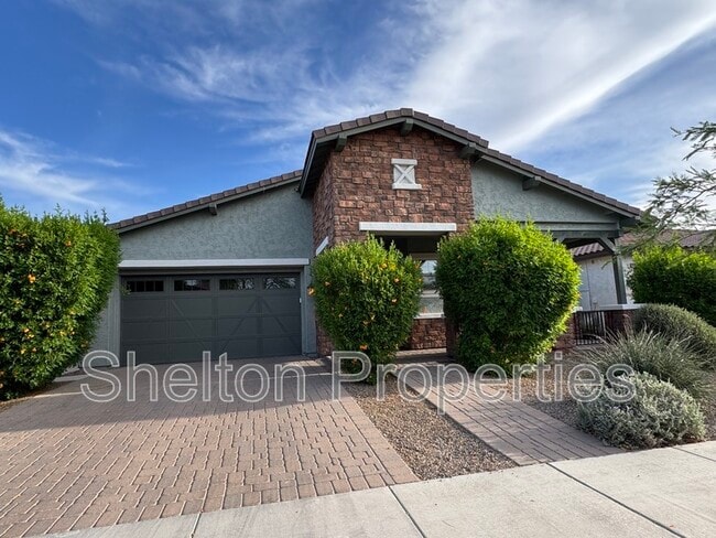 Foto del edificio - 20614 W Hillcrest Blvd
