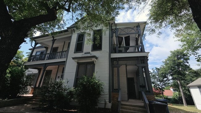 Foto del edificio - 822 E Carson St