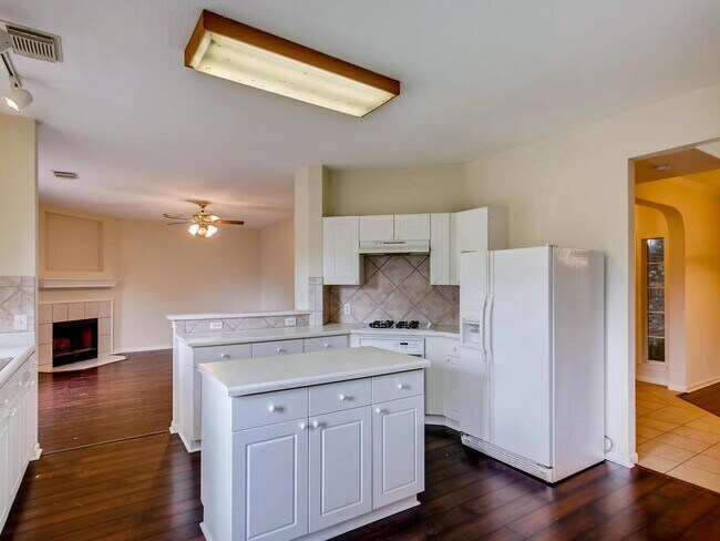 Foto del edificio - 13227 Armaga Springs Rd