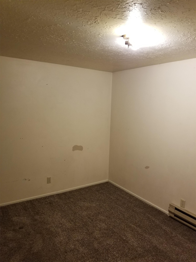 Building Photo - 479 E 900 N